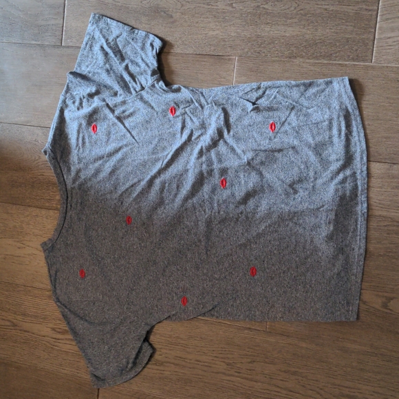 Michael Lauren Embroidered Lips T Shirt - Picture 3 of 3